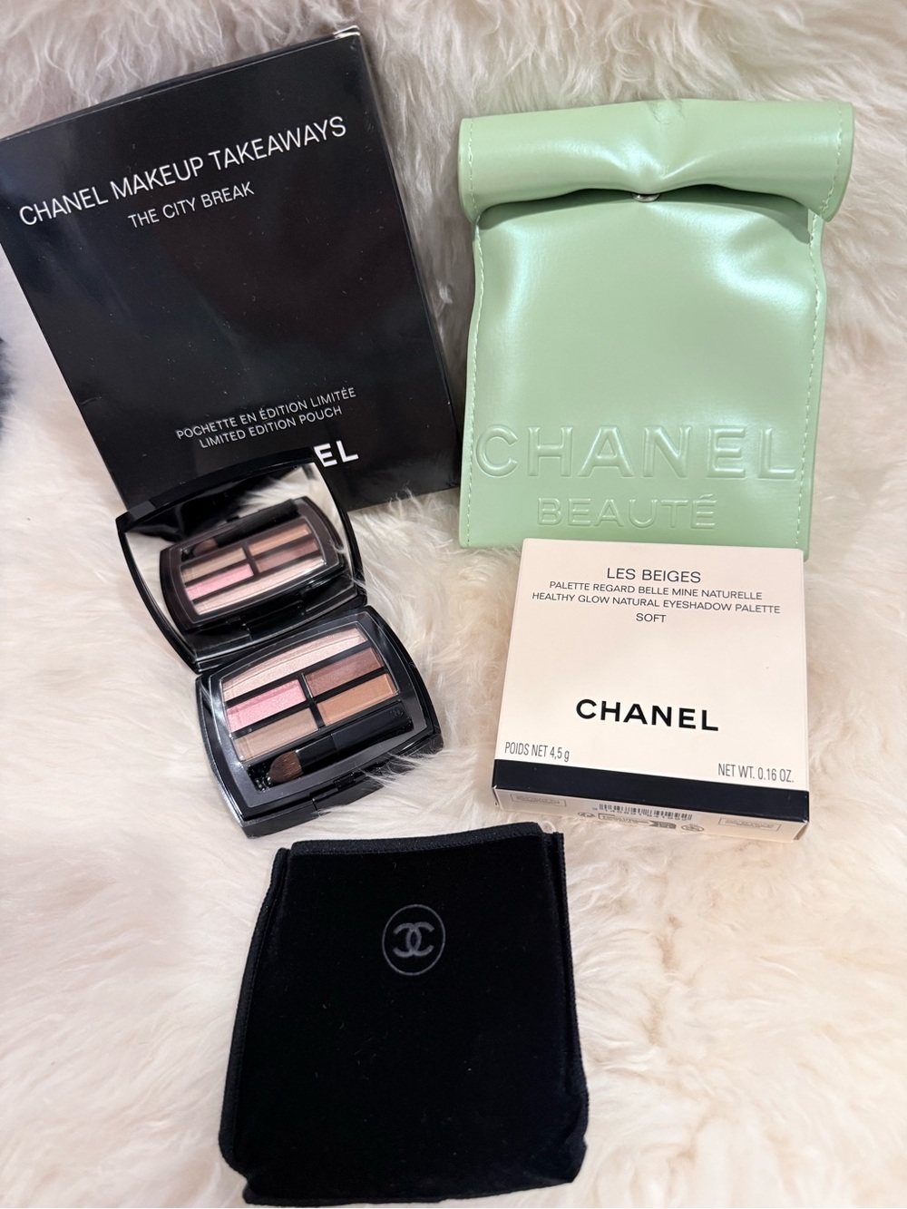 CHANEL Les Beiges Eyeshadow Soft Palette and The City Break Lunch Bag